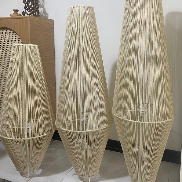اباژور ایستاده کنار سالنی رافیا سایز 1 (پس کرایه)