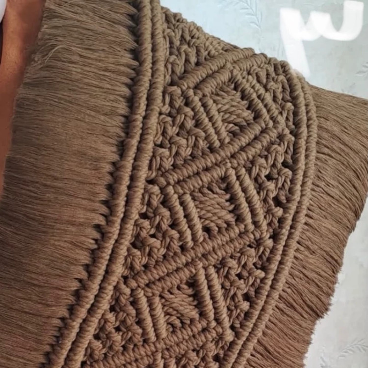 کوسن مکرومه بافی شده